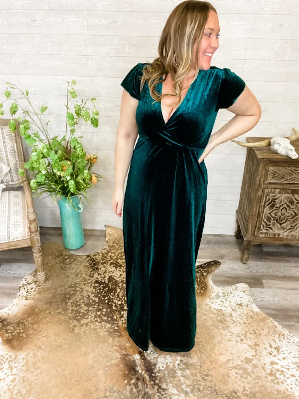 Noel - Emerald Green Velvet Maxi Dress Comfortable Fit-and-Flare Maxi Dress